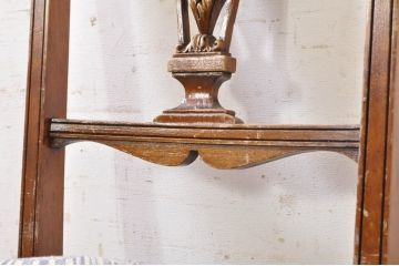 イギリスビンテージ　クラシカルな雰囲気を醸し出す彫刻入りチェア(ダイニングチェア、椅子、イス、ヴィンテージ、英国)(R-072007)