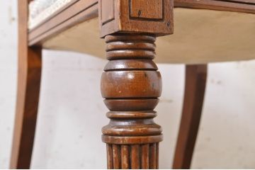 イギリスビンテージ　クラシカルな雰囲気を醸し出す彫刻入りチェア(ダイニングチェア、椅子、イス、ヴィンテージ、英国)(R-072007)