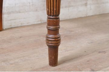 イギリスビンテージ　クラシカルな雰囲気を醸し出す彫刻入りチェア(ダイニングチェア、椅子、イス、ヴィンテージ、英国)(R-072007)