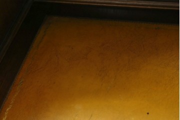 イギリスアンティーク　マホガニー材　洗練されたデザインが魅力のレザートップコンソールデスク　(R-072012)