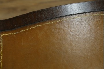 イギリスアンティーク　マホガニー材　洗練されたデザインが魅力のレザートップコンソールデスク　(R-072012)