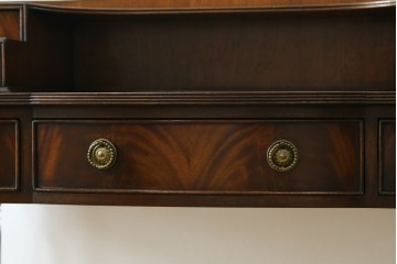イギリスアンティーク　マホガニー材　洗練されたデザインが魅力のレザートップコンソールデスク　(R-072012)