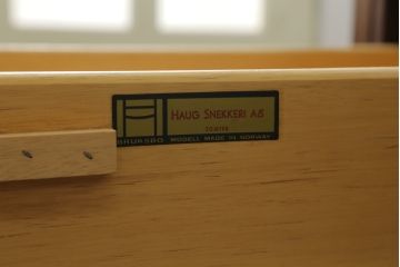 北欧ビンテージ　ノルウェー製　ブルクスボ(BRUKSBO)社　ローズウッド材の美しい木肌が目を惹くニーホールデスク(両袖机、ワークデスク、オフィスデスク、在宅ワーク、在宅用、ヴィンテージ)(R-072013)
