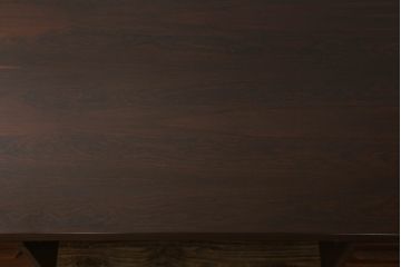 北欧ビンテージ　ノルウェー製　ブルクスボ(BRUKSBO)社　ローズウッド材の美しい木肌が目を惹くニーホールデスク(両袖机、ワークデスク、オフィスデスク、在宅ワーク、在宅用、ヴィンテージ)(R-072013)