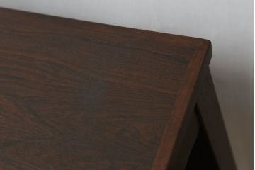 北欧ビンテージ　ノルウェー製　ブルクスボ(BRUKSBO)社　ローズウッド材の美しい木肌が目を惹くニーホールデスク(両袖机、ワークデスク、オフィスデスク、在宅ワーク、在宅用、ヴィンテージ)(R-072013)