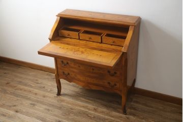 中古　上品な佇まいで空間を引き立てる象嵌入りライティングビューロー(机、ワークデスク、在宅ワーク用、在宅用、引き出し、チェスト)(R-072015)