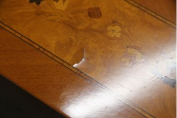 中古　上品な佇まいで空間を引き立てる象嵌入りライティングビューロー(机、ワークデスク、在宅ワーク用、在宅用、引き出し、チェスト)(R-072015)