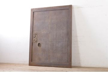 アンティーク建具　重厚で味わい深い鉄板張りの蔵戸1枚(鉄扉、玄関戸、引き戸)(R-072021)