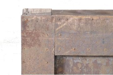 アンティーク建具　重厚で味わい深い鉄板張りの蔵戸1枚(鉄扉、玄関戸、引き戸)(R-072021)