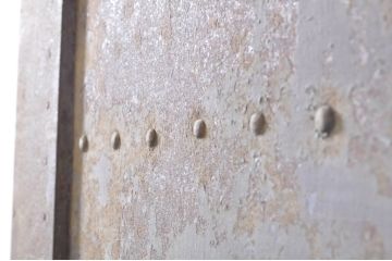 アンティーク建具　重厚で味わい深い鉄板張りの蔵戸1枚(鉄扉、玄関戸、引き戸)(R-072021)