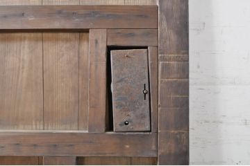 アンティーク建具　重厚で味わい深い鉄板張りの蔵戸1枚(鉄扉、玄関戸、引き戸)(R-072021)