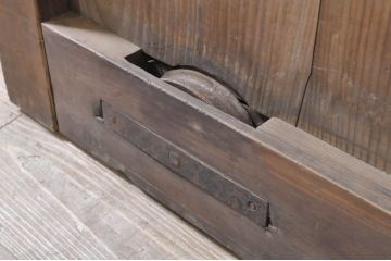 アンティーク建具　重厚で味わい深い鉄板張りの蔵戸1枚(鉄扉、玄関戸、引き戸)(R-072021)