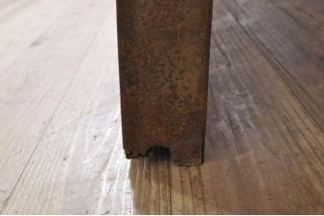 アンティーク建具　重厚で味わい深い鉄板張りの蔵戸1枚(鉄扉、玄関戸、引き戸)(R-072021)