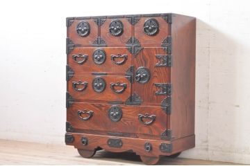 中古　岩谷堂箪笥　迫力ある杢目と厚みのある金具が存在感を放つ車箪笥(和タンス、収納たんす、整理箪笥、引き出し、サイドチェスト、サイドボード)(R-072024)