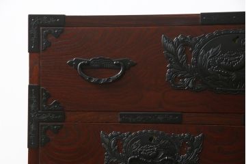 中古　美品!!　漆塗り　仙台民芸箪笥(仙台箪笥)　力強い杢目が目を引く車箪笥(小箪笥、収納タンス、チェスト、引き出し)(定価約55万円)(R-072025)