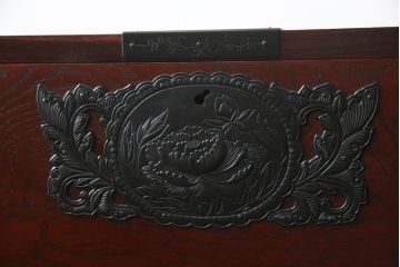 中古　美品!!　漆塗り　仙台民芸箪笥(仙台箪笥)　力強い杢目が目を引く車箪笥(小箪笥、収納タンス、チェスト、引き出し)(定価約55万円)(R-072025)