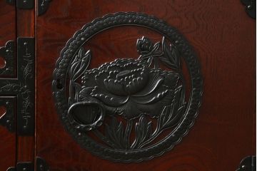 中古　美品!!　漆塗り　仙台民芸箪笥(仙台箪笥)　力強い杢目が目を引く車箪笥(小箪笥、収納タンス、チェスト、引き出し)(定価約55万円)(R-072025)