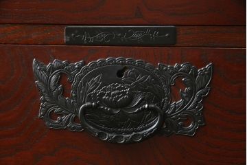 中古　美品!!　漆塗り　仙台民芸箪笥(仙台箪笥)　力強い杢目が目を引く車箪笥(小箪笥、収納タンス、チェスト、引き出し)(定価約55万円)(R-072025)