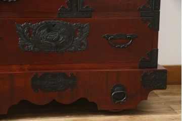 中古　美品!!　漆塗り　仙台民芸箪笥(仙台箪笥)　力強い杢目が目を引く車箪笥(小箪笥、収納タンス、チェスト、引き出し)(定価約55万円)(R-072025)