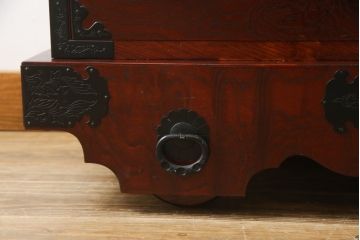 中古　美品!!　漆塗り　仙台民芸箪笥(仙台箪笥)　力強い杢目が目を引く車箪笥(小箪笥、収納タンス、チェスト、引き出し)(定価約55万円)(R-072025)