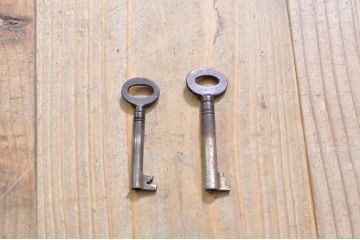 イギリスアンティーク　ウォールナット材　深みのある木の色合いと上品なデザインが魅力的なドレッシングチェスト(ドレッサー、サイドボード、キャビネット、鏡台、化粧台、ミラー)(R-072028)