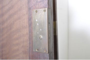 オランダアンティーク　堂々とした佇まいの彫刻キャビネット(食器棚、戸棚、収納棚、カップボード)(R-072029)
