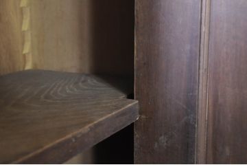 オランダアンティーク　堂々とした佇まいの彫刻キャビネット(食器棚、戸棚、収納棚、カップボード)(R-072029)