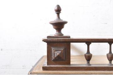 オランダアンティーク　クラシカルな佇まいの彫刻キャビネット(サイドキャビネット、サイドボード、戸棚、収納棚、カウンターテーブル)(R-072031)