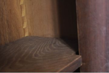 オランダアンティーク　クラシカルな佇まいの彫刻キャビネット(サイドキャビネット、サイドボード、戸棚、収納棚、カウンターテーブル)(R-072031)