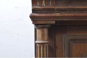 オランダアンティーク　クラシカルな佇まいの彫刻キャビネット(サイドキャビネット、サイドボード、戸棚、収納棚)(R-072032)