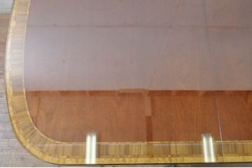 中古　美品!!　アメリカ高級家具　COUN CILL(カウンシル)　マホガニー材　ガラス天板付き　高級感漂う佇まいが魅力のダイニングテーブル(カンセル、4人掛け、6人掛け)(定価約90万円)(R-072033)