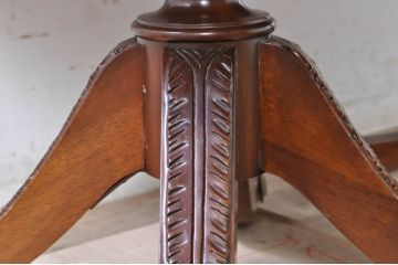 中古　美品!!　アメリカ高級家具　COUN CILL(カウンシル)　マホガニー材　ガラス天板付き　高級感漂う佇まいが魅力のダイニングテーブル(カンセル、4人掛け、6人掛け)(定価約90万円)(R-072033)
