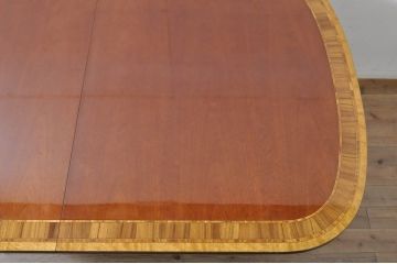 中古　美品!!　アメリカ高級家具　COUN CILL(カウンシル)　マホガニー材　ガラス天板付き　高級感漂う佇まいが魅力のダイニングテーブル(カンセル、4人掛け、6人掛け)(定価約90万円)(R-072033)