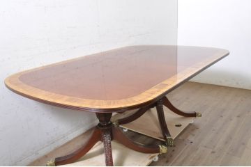 中古　美品!!　アメリカ高級家具　COUN CILL(カウンシル)　マホガニー材　ガラス天板付き　高級感漂う佇まいが魅力のダイニングテーブル(カンセル、4人掛け、6人掛け)(定価約90万円)(R-072033)