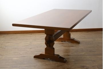 中古　美品!!　バロッサバレンティ(VARO,S.A. VALENTI)　しっかりとした脚のつくりが魅力的なダイニングテーブル(4人掛け、6人掛け、食卓)(定価約105万円)(R-072034)