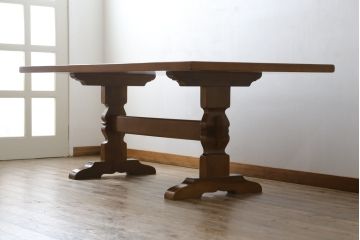 中古　美品!!　バロッサバレンティ(VARO,S.A. VALENTI)　しっかりとした脚のつくりが魅力的なダイニングテーブル(4人掛け、6人掛け、食卓)(定価約105万円)(R-072034)