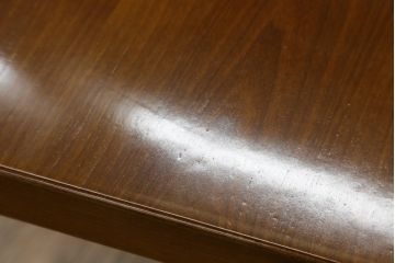中古　美品!!　バロッサバレンティ(VARO,S.A. VALENTI)　しっかりとした脚のつくりが魅力的なダイニングテーブル(4人掛け、6人掛け、食卓)(定価約105万円)(R-072034)