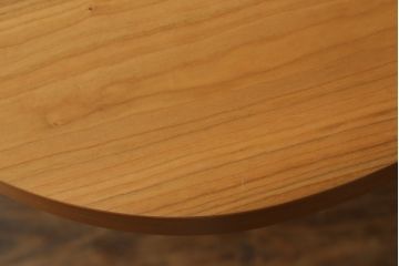 中古　美品　TECTA(テクタ)　チェリー材　モダンでユニークなデザインがお洒落なテーブル(M21、ダイニングテーブル、4人掛け、6人掛け)(定価約65万円)(R-072038)