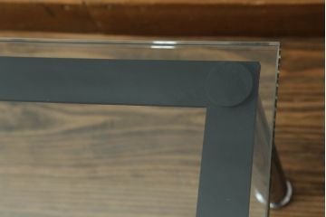 中古　Cassina(カッシーナ)　ル・コルビュジエ(Le Corbusier)　10 TABLE EN TUBE(ターブル アン テューブ)　スタイリッシュな佇まいが魅力的なガラスのローテーブル(リビングテーブル、センターテーブル)(定価約38万円)(R-072041)