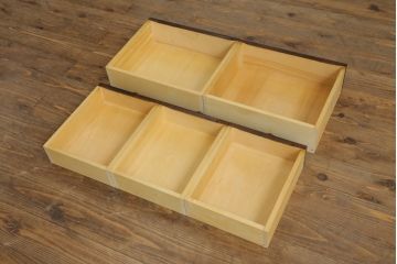 中古　美品　北海道民芸家具　美しい木肌とシックな佇まいが魅力的なキャビネット(食器棚、収納棚、戸棚、カップボード、飾り棚、本箱)(R-072042)