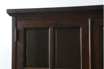 中古　美品　北海道民芸家具　美しい木肌とシックな佇まいが魅力的なキャビネット(食器棚、収納棚、戸棚、カップボード、飾り棚、本箱)(R-072042)