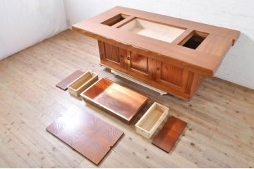 中古　美品!!　欅(ケヤキ)材　伝統木芸士・石橋武士作　分厚い天板が高級感を醸し出す大型サイズの囲炉裏テーブル(長火鉢、木製火鉢、ダイニングテーブル、食卓、4人掛け、6人掛け)(定価約80万円)(R-072043)