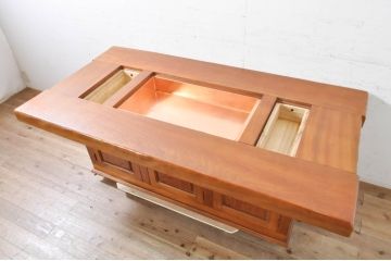 中古　美品!!　欅(ケヤキ)材　伝統木芸士・石橋武士作　分厚い天板が高級感を醸し出す大型サイズの囲炉裏テーブル(長火鉢、木製火鉢、ダイニングテーブル、食卓、4人掛け、6人掛け)(定価約80万円)(R-072043)