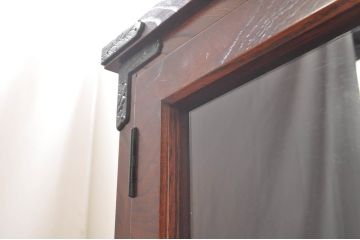 中古　岩谷堂箪笥　迫力のある杢目が魅力的なサイドボード(サイドキャビネット、ローボード、リビングボード、テレビ台、テレビボード、収納棚、飾り棚、ガラス戸棚)(R-072044)