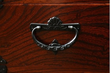 中古　岩谷堂箪笥　迫力のある杢目が魅力的なサイドボード　(R-072044)