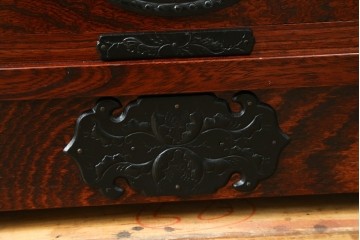 中古　岩谷堂箪笥　迫力のある杢目が魅力的なサイドボード　(R-072044)