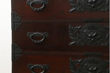 中古　美品!!　木目が美しく高級感溢れる漆塗りの仙台民芸箪笥 (衣装箪笥、和タンス、引き出し、収納たんす、整理箪笥)(定価約49万円)(R-072045)