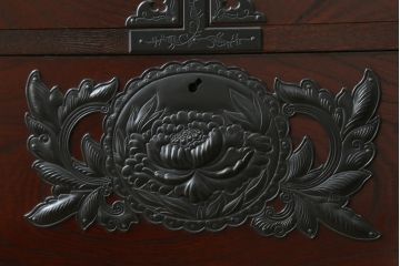 中古　美品!!　木目が美しく高級感溢れる漆塗りの仙台民芸箪笥 (衣装箪笥、和タンス、引き出し、収納たんす、整理箪笥)(定価約49万円)(R-072045)