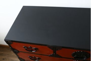 中古　美品!!　希少モデル　赤黒呂塗り　藤原塗り　朱塗り　色のコントラストが鮮やかで美しい岩谷堂箪笥(整理箪笥、収納箪笥、衣装箪笥、和箪笥、引き出し)(定価約110万円)(R-072046)