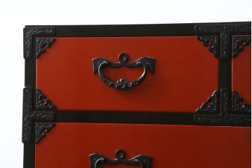 中古　美品!!　希少モデル　赤黒呂塗り　藤原塗り　朱塗り　色のコントラストが鮮やかで美しい岩谷堂箪笥(整理箪笥、収納箪笥、衣装箪笥、和箪笥、引き出し)(定価約110万円)(R-072046)